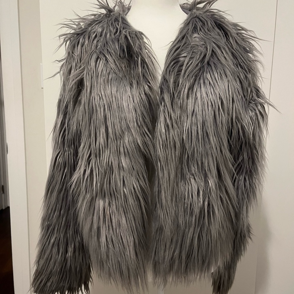 GRAY SHAGGY FAUX FUR COAT